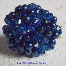 Nachtblauer Ring mit Facetten und Kreiseln aus Swarovski-Kristall
